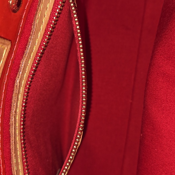 LOUIS VUITTON READE RED VERNIS TOTE - Picture 4 of 6